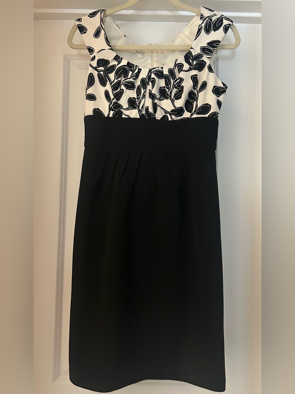 London Times Work Office Sheath Dress Black White Floral Stretch Size 4